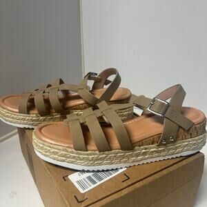 Women’s Sandals 9